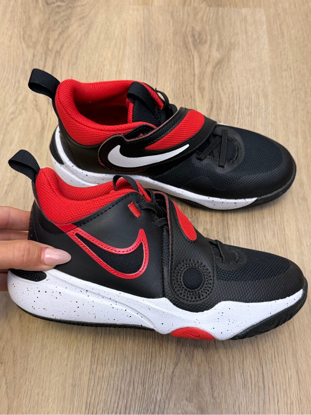 Nike Team Hustle D 11 Kids Basketball Sneakers